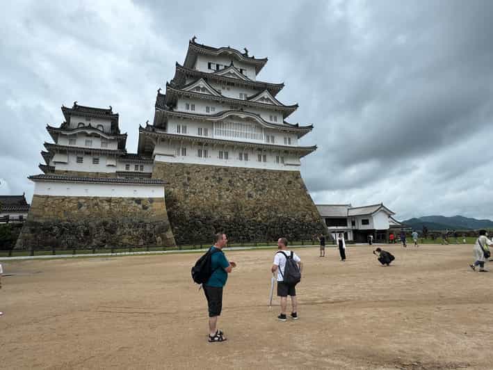 Himeji: Himeji Castle & Kokoen Garden 3.5-Hour Guided Tour - Inside the six-story Himeji Castle tower