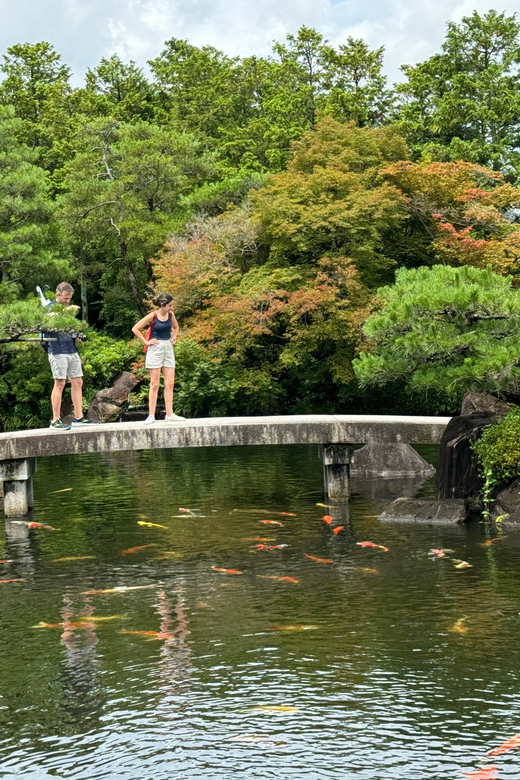 Himeji: Himeji Castle & Kokoen Garden 3.5-Hour Guided Tour - The castle’s hidden defenses and small surprises