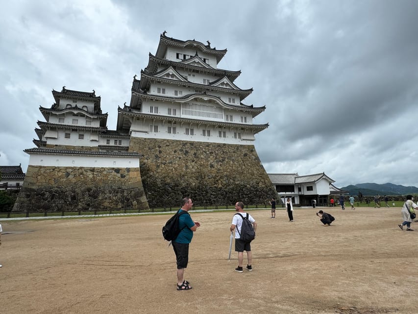 Himeji: Himeji Castle & Kokoen Garden 3.5-Hour Guided Tour - Koko-en Garden after the castle