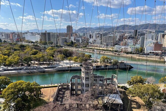 Hiroshima and Miyajima Day Trip with Itsukushima Shrine & Ferry - Guides, languages, and the listening challenge