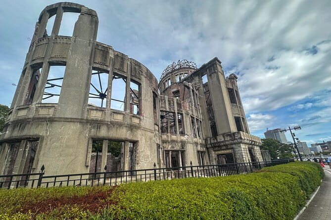 Hiroshima and Miyajima Day Trip with Itsukushima Shrine & Ferry - Three hours around Itsukushima Shrine