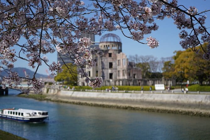 Hiroshima and Miyajima Private Custom Tour with Local Guide - Hiroshima Castle and a change of mood