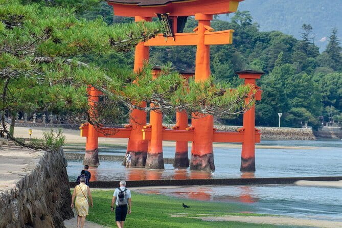 Hiroshima and Miyajima Private Guided Tour - Allowing an hour for the Peace Memorial Museum