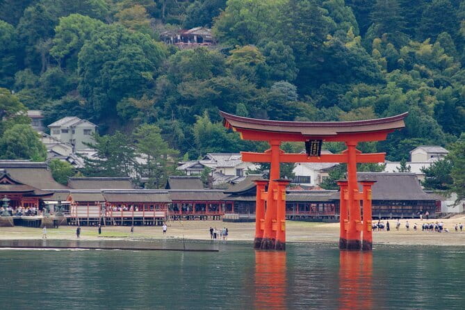 Hiroshima and Miyajima Private Guided Tour - Seeing the A-Bomb Dome up close