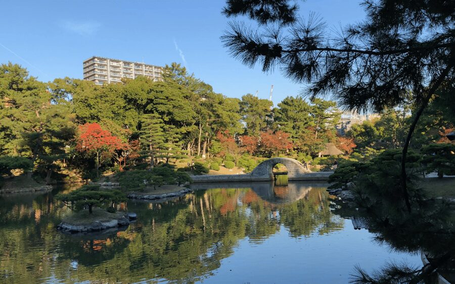 Hiroshima: Best of Hiroshima Guided Bike Tour - Gokoku Jinja and Hiroshima Castle