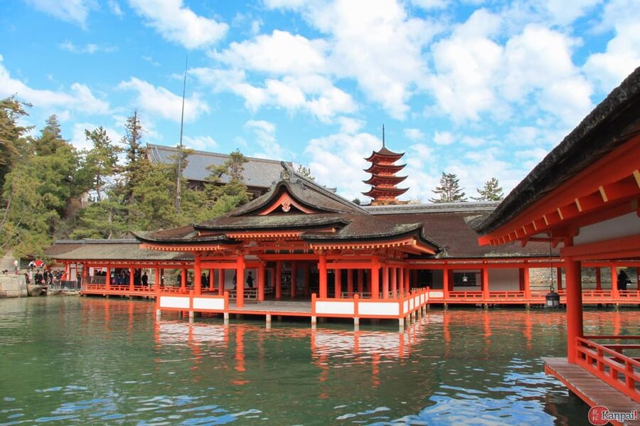 Hiroshima: History and Hidden Gems Tour - Hiroshima Castle adds a different chapter