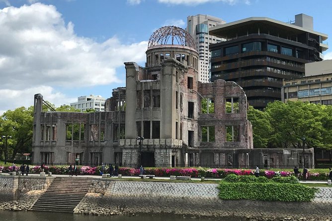 Hiroshima in a Nutshell: Morning Bike Adventure - Hiroshima Castle: a change of mood