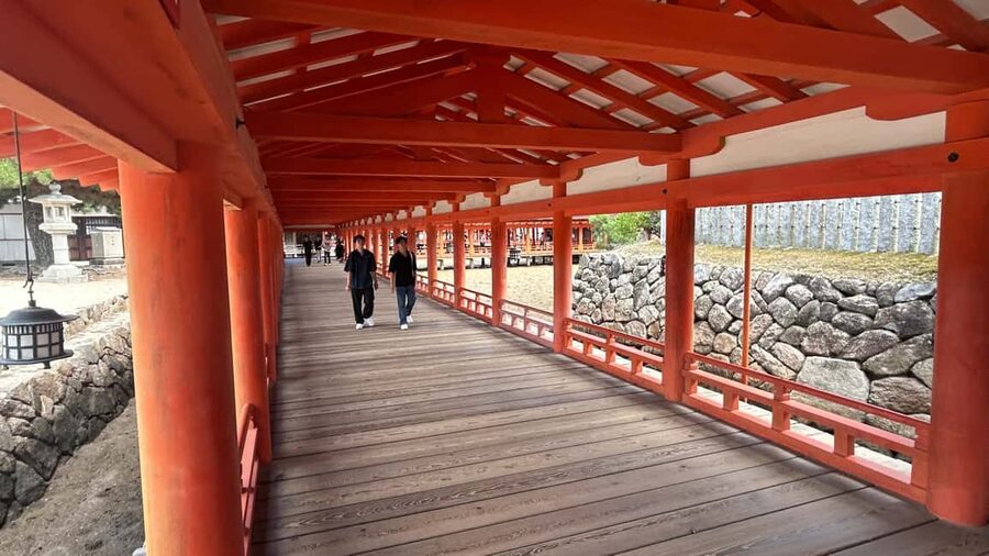 Hiroshima & Miyajima 6.5h Guided Tour – Dome, Park & Shrine - From Hiroshima Station to Miyajima by public transport
