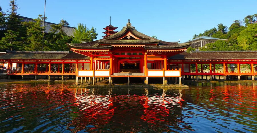 Hiroshima & Miyajima: Full-Day Private Tour & Licensed Guide - Itsukushima Shrine and the floating torii
