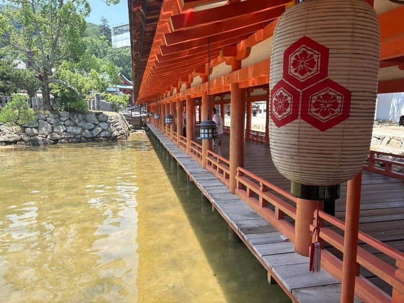 Hiroshima: Miyajima Island Half-Day Tour with Guide - The secret stop and the value of a local guide