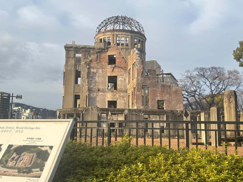 Hiroshima: Peace Memorial Park and Atomic Bomb Dome Tour - Why a guided walk helps in Hiroshima