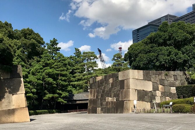 Imperial Palace East Garden and Edo Castle Walking Tour in Tokyo - Starting with fountains and a royal wedding story