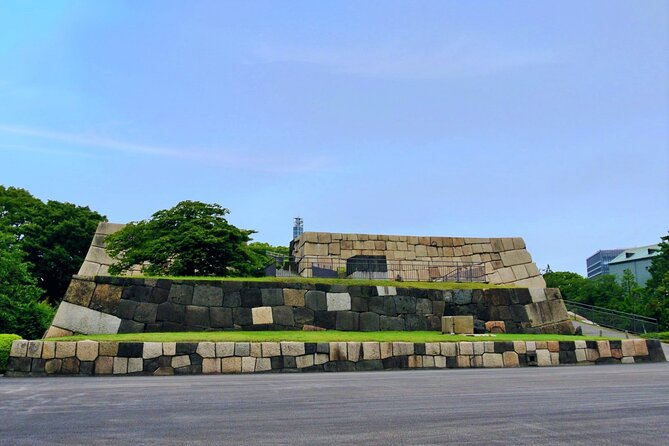 Imperial Palace East Garden and Edo Castle Walking Tour in Tokyo - Why the guide makes the difference
