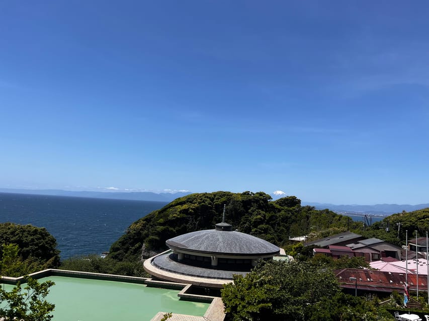 Kamakura and Enoshima: Private Guided Day Tour with Vehicle - Tsurugaoka Hachimangu and spring blossoms