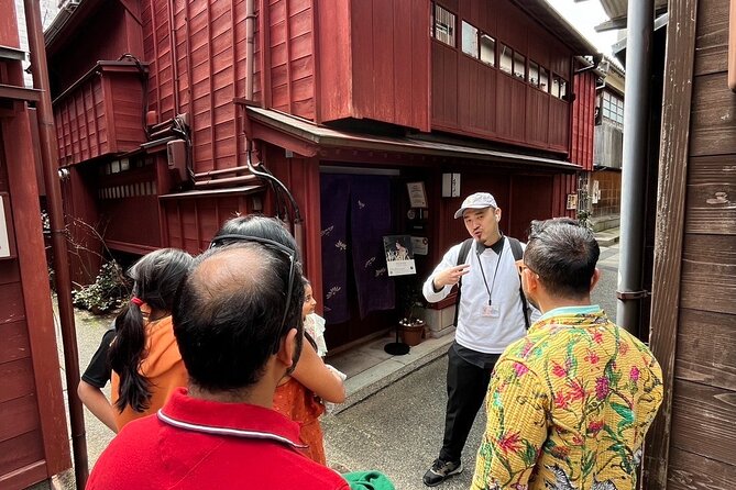 Kanazawa Half Day E-bike Tour - Guides who add the human side