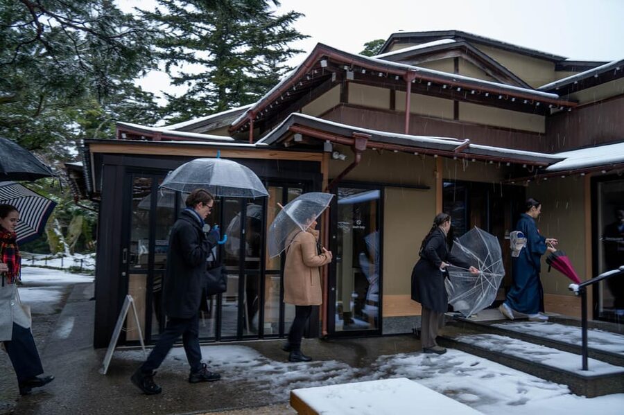 Kanazawa: Kenrokuen Tea Ceremony Experience - Why the wagashi and matcha pairing matters
