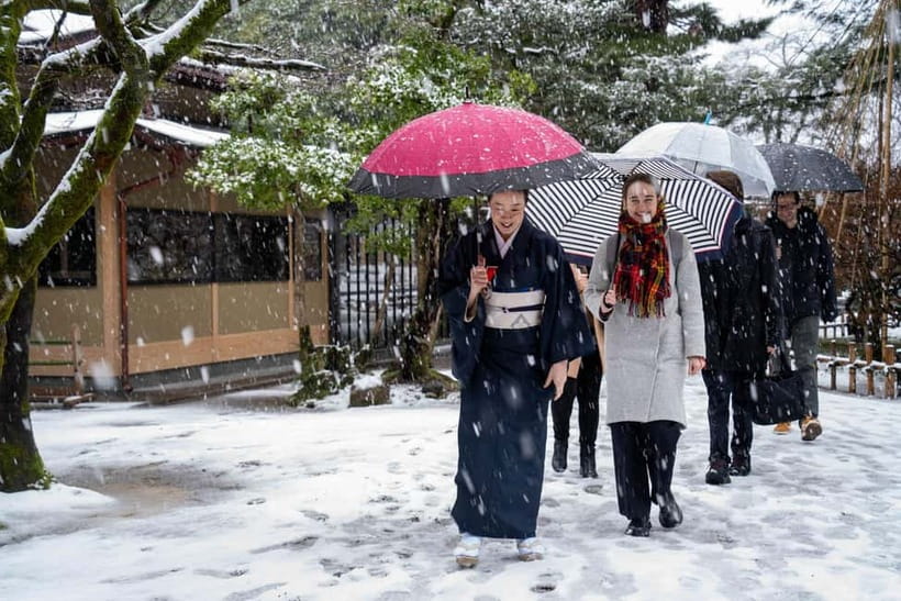 Kanazawa: Kenrokuen Tea Ceremony Experience - Sitting on the floor and other practical details