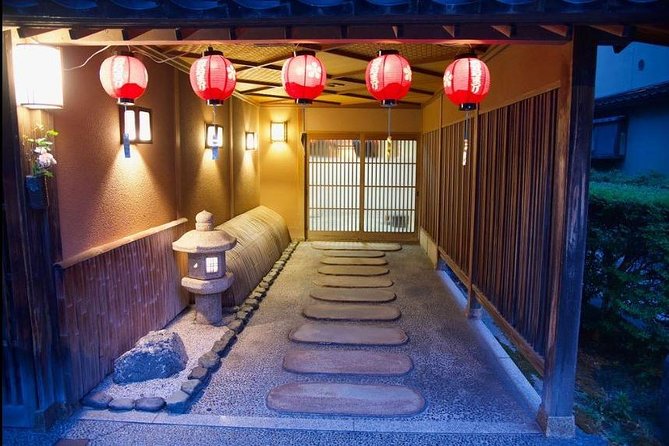 Kanazawa Night Tour with Local Meal and Drinks - The dinner is more than a meal stop