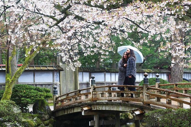 Kanazawa private 1 day/Photoshoot by professional photographer - Oyama Shrine and its striking Dutch stained-glass gate