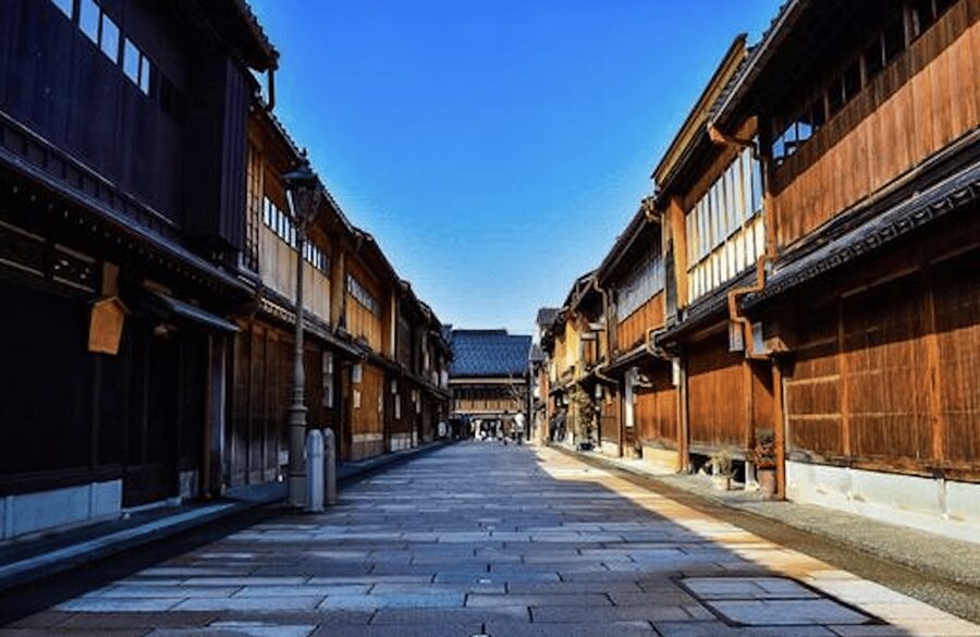 Kanazawa: Private Custom Tour with Local Guide - Timing, walking, and pickup details