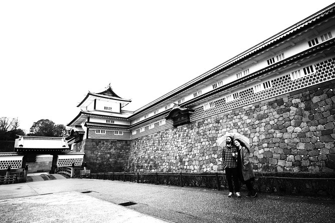 Kanazawa private half day/Photoshoot by professional photographer - Kazuemachi Chayagai: A quieter old-town change of pace