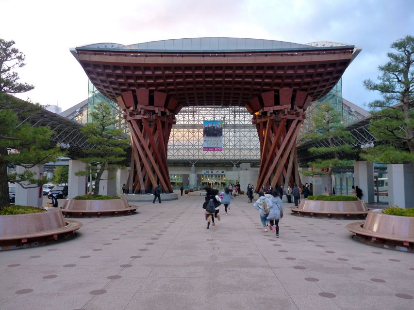 Kanazawa: Private Walking Tour with a Local - Why a private walk works so well in Kanazawa