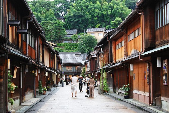 Kanazawa: Private Walking Tour with a Local - Starting at the Kanazawa Textile Artists Association