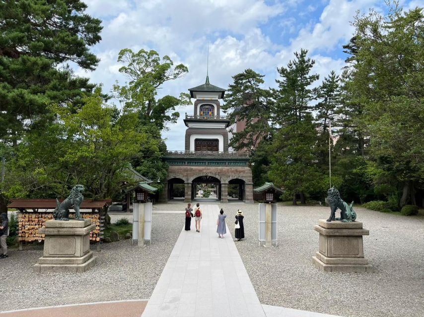 Kanazawa: Samurai, Matcha, Gardens and Geisha Full-Day Tour - Nagamachi and the practical side of samurai life