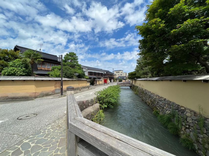 Kanazawa: Samurai, Matcha, Gardens and Geisha Full-Day Tour - Oyama Shrine and the bridge into castle grounds