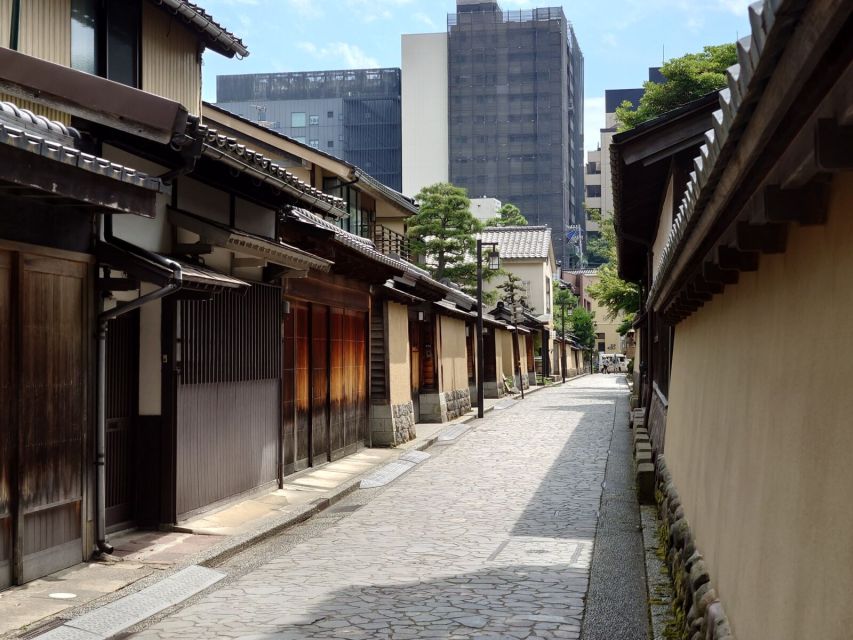 Kanazawa: Samurai, Matcha, Gardens and Geisha Full-Day Tour - Higashi-chaya and the preserved Shima geisha house