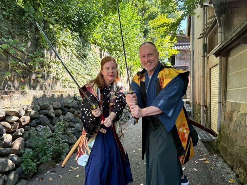 Kanazawa: Samurai Swordsmanship Lesson at a rented temple - Ten minutes to become a samurai