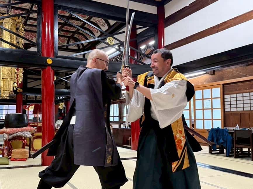 Kanazawa: Samurai Swordsmanship Lesson at a rented temple - Ten minutes for photographs and a lasting souvenir