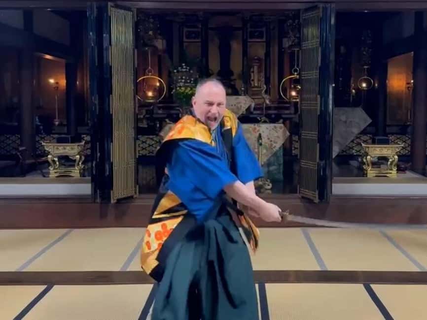 Kanazawa: Samurai Swordsmanship Lesson at a rented temple - Meeting Shin near FamilyMart