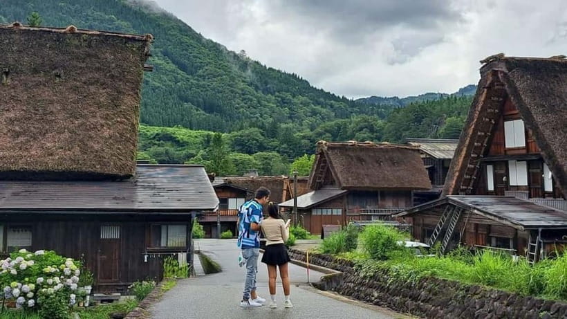 Kanazawa/Takayama: Shirakawago & Takayama Private Day Tour - Best seasons and what to pack