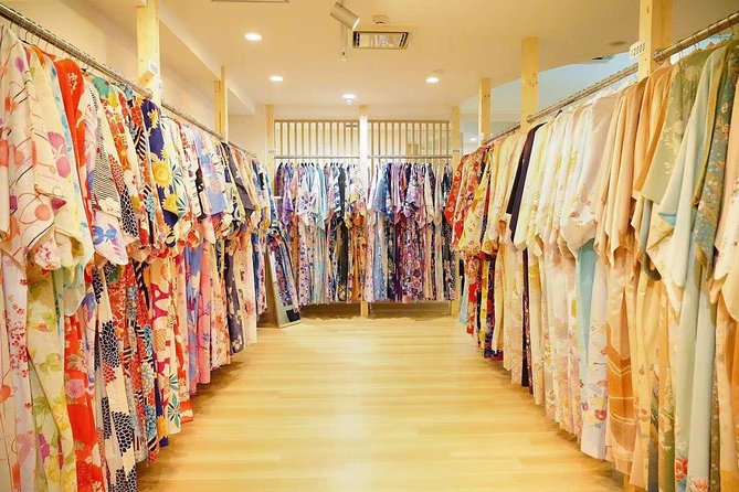 Kimono and Yukata Experience in Kyoto - Choosing between a kimono and a yukata