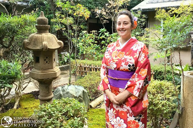 Kimono Tea Ceremony at Kyoto Maikoya, NISHIKI - Choosing a kimono at Maikoya Nishiki