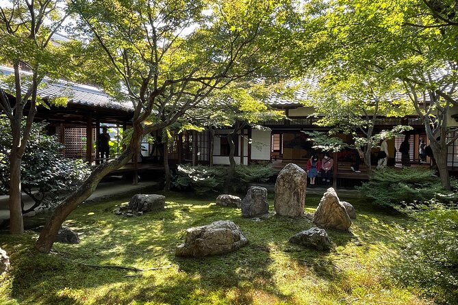 Kiyomizu Temple and Backstreets of Gion, Half Day Group Tour - Yasui-Konpiragu and the idea of cutting ties