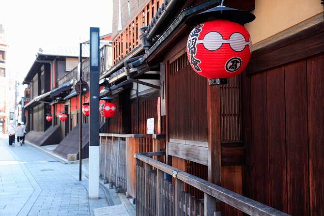 Kiyomizu Temple and Backstreets of Gion, Half Day Group Tour - Sannenzaka and Ninenzaka: Kyoto on foot