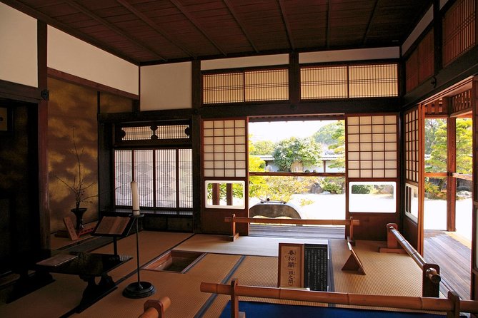 Kumamoto Full-Day Private Tour with Government-Licensed Guide - Shimotori Shotengai: see how Kumamoto shops and eats