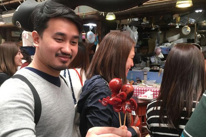 Kuromon Market Food Walking Tour in Osaka (6 stops, 6 tastes) - Doguyasuji turns food into a look at Osaka life