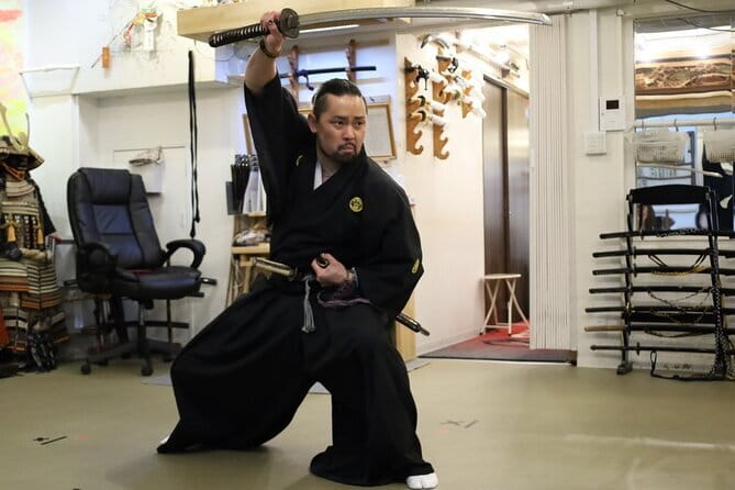 Kyoto 2 Hours Genuine Kendo / Samurai Experience In Japan - Putting on armor and learning the rules of a match