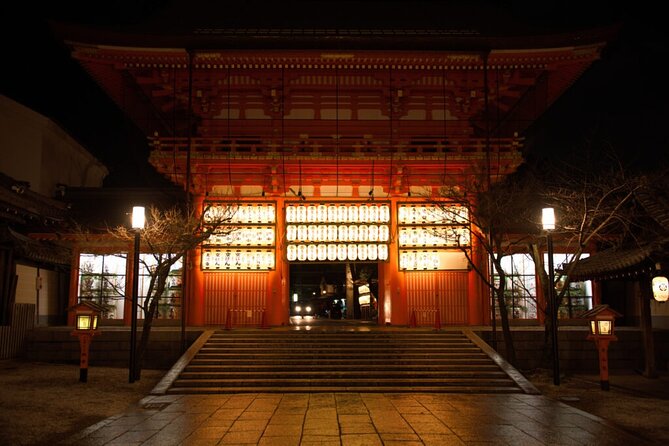 Kyoto 5-Star Geisha Night Walk: Small-Group Authentic Experience - Yasaka Pagoda and the old lanes of Higashiyama