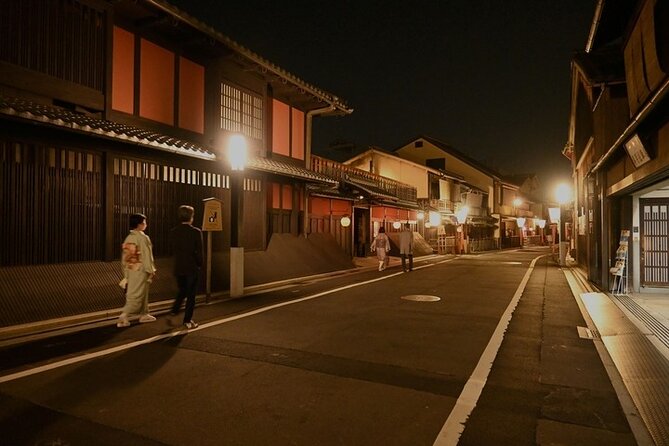Kyoto 5-Star Geisha Night Walk: Small-Group Authentic Experience - Nene-no-Michi and the included Kyoto snack