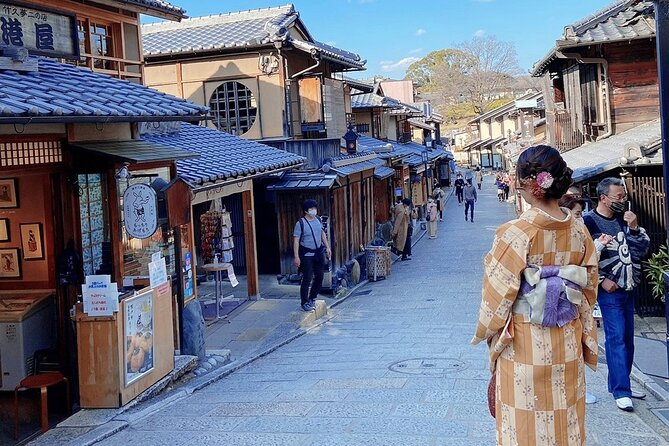 Kyoto 6h Private Tour Fushimi Inari, Kiyomizu, Gion & Hidden Gems - Ninenzaka and Sannenzaka turn sightseeing into street life