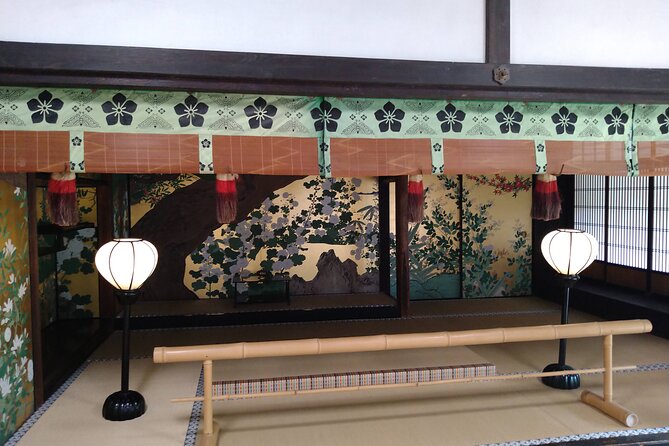 Kyoto 6h Private Tour Fushimi Inari, Kiyomizu, Gion & Hidden Gems - Gion closes the tour with a change of mood