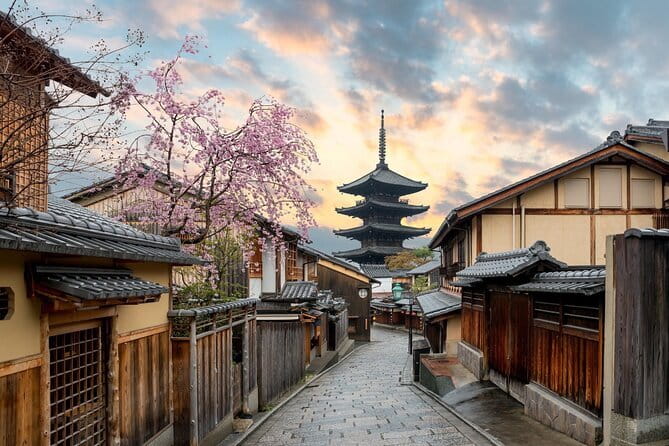 Kyoto Adventures Private English Tour With Hotel Pick Up - Gion finishes the day with Kyoto atmosphere