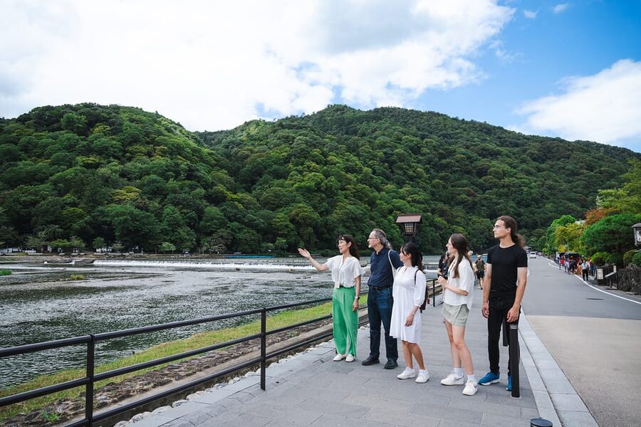Kyoto: Arashiyama Walking Tour with Local Guide - Small details that will improve your day
