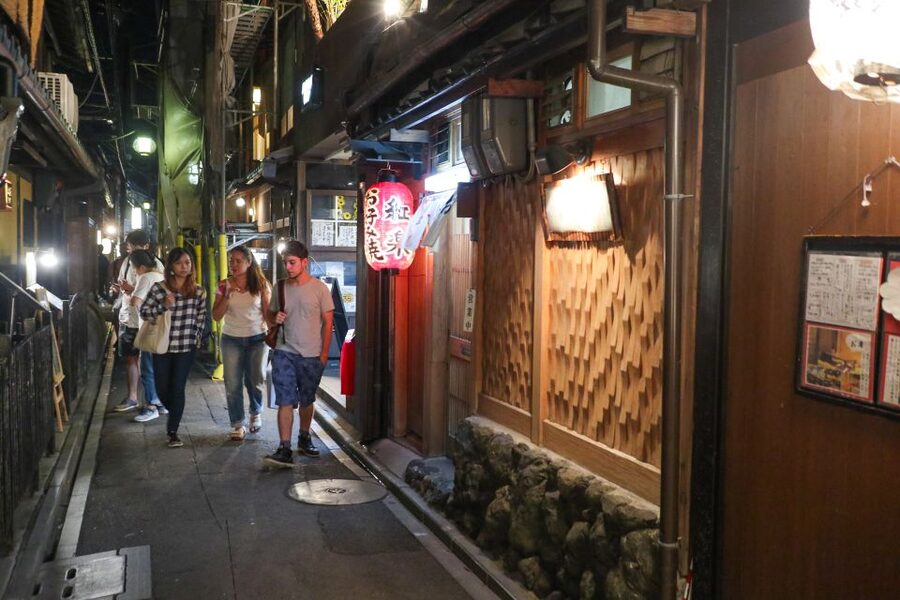 Kyoto : Bar Hopping Tour in Pontocho Alley at Night - Meeting at Izumo-no-Okuni near Gion Shijo