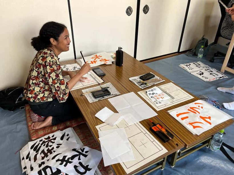 Kyoto: Calligraphy class at Buddhist temple in city center - Sitting on tatami: the main practical issue