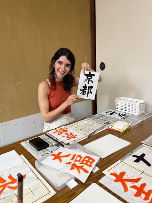 Kyoto: Calligraphy class at Buddhist temple in city center - Language support and the teaching style